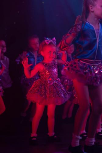 AVR DANCEModern Dance Classes Blackpool, Thornton, Bispham, Poulton-le-Fylde, Layton Born 2 Perform